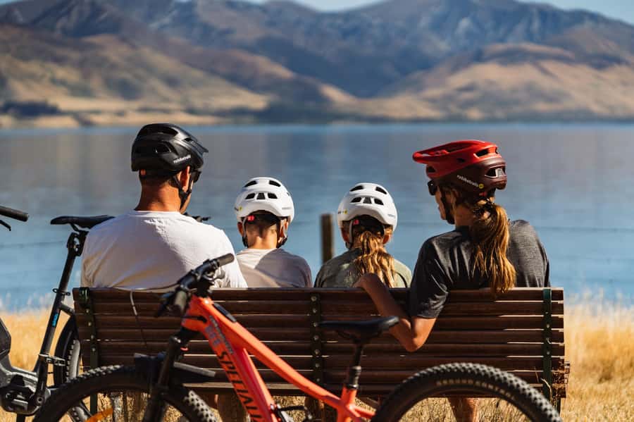 Wānaka: Gladstone Track and Wanaka Trails on Bike or eBike - Finishing at #thatwanakatree
