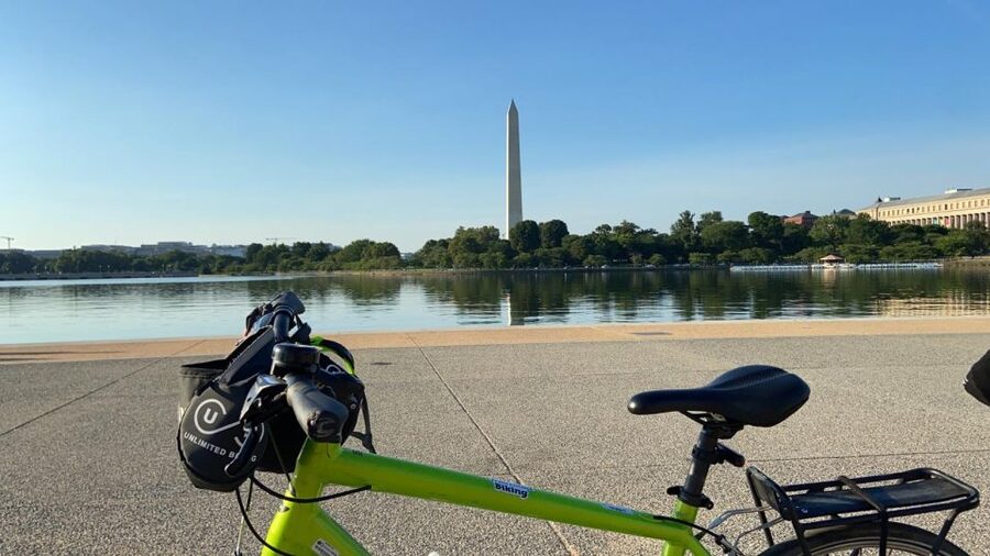 Washington DC: Monuments and Memorials Bike Tour - Smithsonian Castle and the return ride