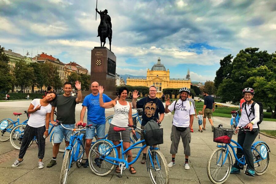 Zagreb: 2.5-Hour Highlights Bike Tour - Stone Gate and the climb into the upper town